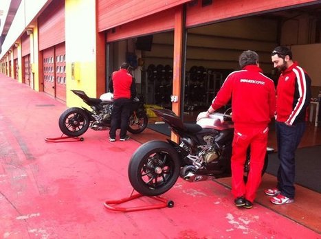 Troy Bayliss at Mugello with Ducati test team - “Two bikes to play with, TB21.” | Twowheelsblog.com | Ductalk: What's Up In The World Of Ducati | Scoop.it