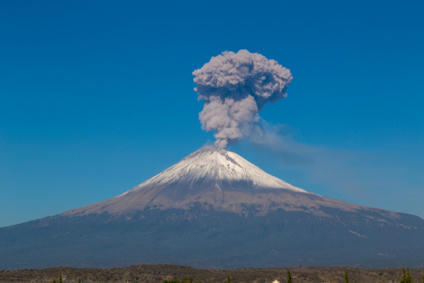 Mexique : des panaches de fumées de 2000 mètres se sont échappées du volcan Popocatepetl, l'alerte maximale est déclenchée par les autorités | Histoires bien Naturelles | Scoop.it