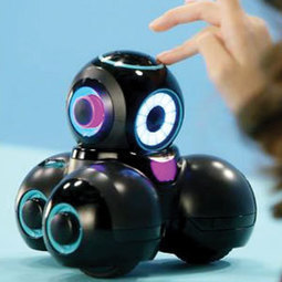 Cue: A Robot for Middle Schoolers Offers Advanced Coding Capabilities | Tech Review | Into the Driver's Seat | Scoop.it