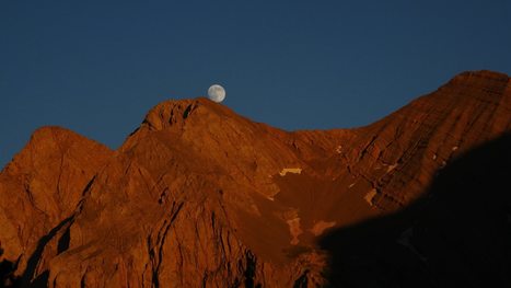 Lever de lune sur le massif du Cotiella - Tatianna Doy | Vallées d'Aure & Louron - Pyrénées | Scoop.it