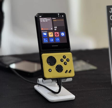 Mecha Comet is an open-source hardware, modular Linux handheld computer (Crowdfunding) - CNX Software | Embedded Systems News | Scoop.it