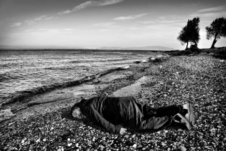 Chinese artist Ai Weiwei poses as a drowned Syrian refugee toddler | Peer2Politics | Scoop.it