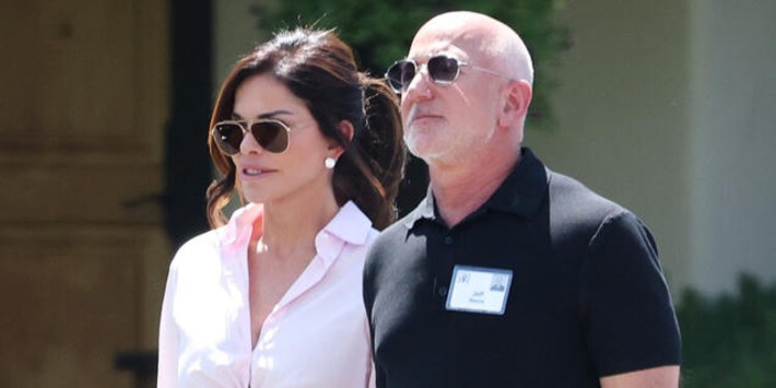 Lauren S&aacute;nchez Attends the Annual &ldquo;Billionaires&rsquo; Summer Camp&rdquo; in a Pink Tie Top and Low-Rise Skirt | The UHNW Lifestyle Report | Scoop.it