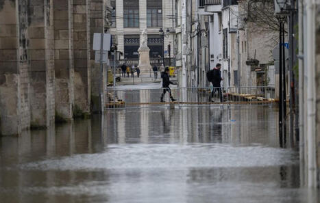 EN DIRECT Crues et inondations&nbsp;: La situation empire, quatre d&eacute;partements en alerte rouge et vingt en orange&hellip; | Plan&egrave;te DDurable | Scoop.it