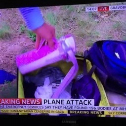 Sky News Reporter Goes Looting Through Malaysia Airlines Flight 17 Luggage (for News) - PRNewser | Public Relations & Social Marketing Insight | Scoop.it