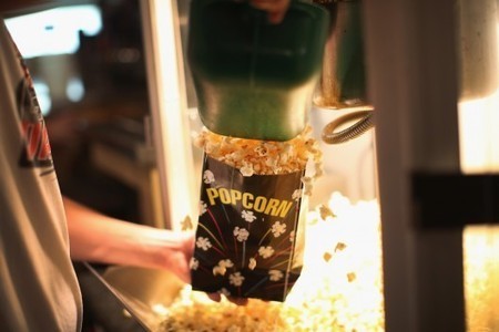 BONNE EXCUSE – Manger du pop-corn pourrait rendre insensible à la publicité | @ZeHub | Scoop.it