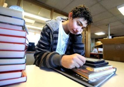 Platt Middle School's library using Nooks to get kids reading | information analyst | Scoop.it