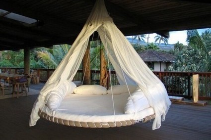 Reused trampoline into swinging bed | Recyclart | 1001 Recycling Ideas ! | Scoop.it