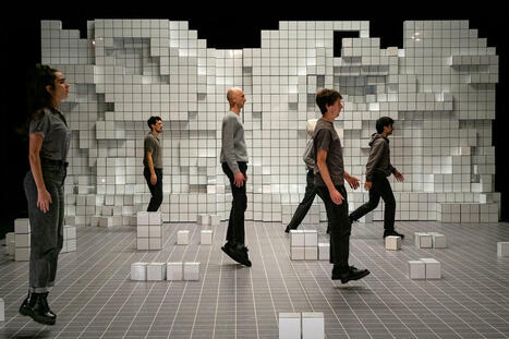 Bérangère Vantusso fait éclater la modernité de « Rhinocéros », d’Eugène Ionesco, grâce à un astucieux théâtre d’objets | Revue de presse théâtre | Scoop.it