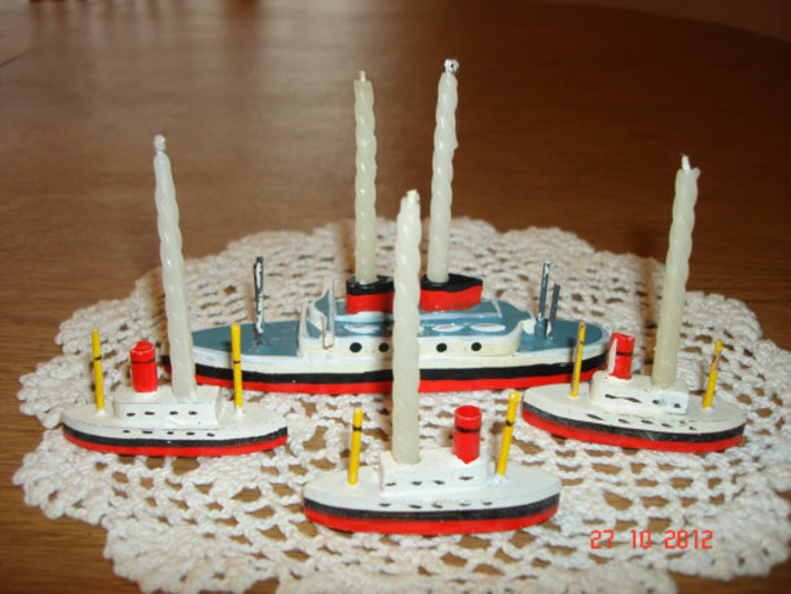 Vintage Wooden Boat Four Piece Birthday Candle Holder Set From The 1950's - Vintage Birthday Cake Decorations - Cake Decorations | Antiques & Vintage Collectibles | Scoop.it