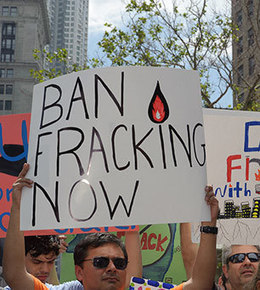 Tilting at Gas Wells: What's the Best Way to Defend Your Community From Fracking? | Truth-Out.org | @The Convergence of ICT, the Environment, Climate Change, EV and HEV Transportation & Distributed Renewable Energy | Scoop.it