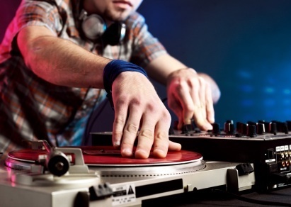 Content Curation for Twitter: How To Be a "Thought Leader DJ" | Content curation trends | Scoop.it