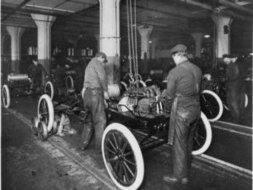Le travail à la chaîne a 100 ans [Video] | La Gazette des abattoirs | Scoop.it