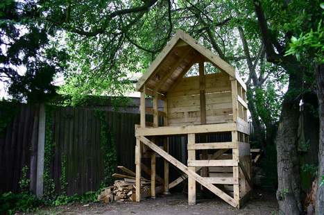 Upcycled Pallet Into Raised Hut | 1001 Pallets ideas ! | Scoop.it