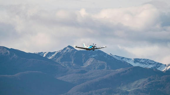 The Airbus EcoPulse Just Completed Its First Hy...