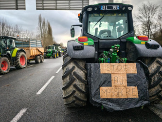Col&egrave;re des agriculteurs&nbsp;: le pr&eacute;fet de Nouvelle-Aquitaine verrouille la circulation des tracteurs jusqu&rsquo;au 8&nbsp;janvier | Nouvelle-Aquitaine | Scoop.it
