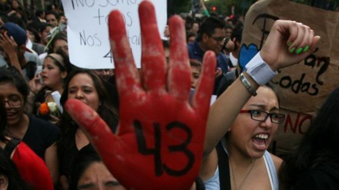 Mexicans occupy police academy to protest students' kidnapping | real utopias | Scoop.it