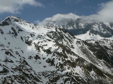 Vallon de Pinara et pic de l'Aiguillette le 23 mai 2012 - Philippe Barrère sur Facebook | Vallées d'Aure & Louron - Pyrénées | Scoop.it