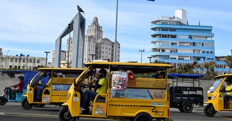 Cubans take to bikes and electric tricycles to protest US sanctions | Gouvernance - Veille quotidienne | Scoop.it