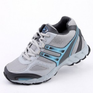 sports shoes offers online