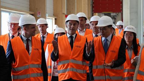 "Continuer d’aller plus loin" : en visite à la gigafactory AESC, Emmanuel Macron maintient le cap vers l’électrique | revue de presse | Scoop.it