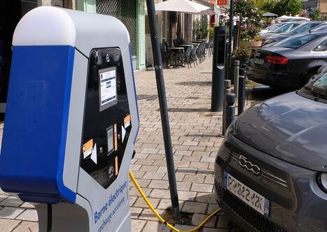 Bornes de recharge de v&eacute;hicules &eacute;lectriques : la CLCV d&eacute;nonce &agrave; son tour la "loterie des tarifs" | Infrastructures et mobilit&eacute;s | Scoop.it
