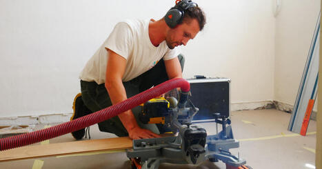 Grenoble. Les Compagnons&nbsp;b&acirc;tisseurs aident les habitants &agrave; r&eacute;nover leurs logements : &laquo;&nbsp;Le&nbsp;bricolage est accessible &agrave; toutes et &agrave; tous&nbsp;&raquo; | Labo Cit&eacute;s - L'actualit&eacute; de la politique de la ville en Auvergne-Rh&ocirc;ne-Alpes | Scoop.it