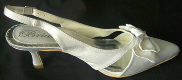 Annonce : Paire de chaussure satin blanc avec noeud originale occasion pas cher - Languedoc Roussillon - Hérault - Occasion du mariage | Robes de mariée d'occasion | Scoop.it