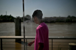 La canicule fait de nouveau suffoquer la France : « 43 °C franchement, je savais à peine que cela existait » | Veille territoriale AURH | Scoop.it