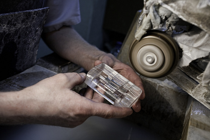 Le dock iPhone / iPod en cristal fait par des artisans | D&eacute;couvrir, se former et faire | Scoop.it