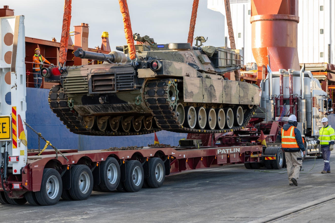 Australia completes M1A1 tank transfer to Ukrai...