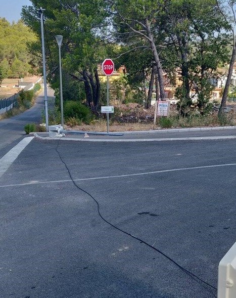 Quand la fibre optique du quartier traverse la route, à même l'asphalte | R&C - Revue de presse | Scoop.it