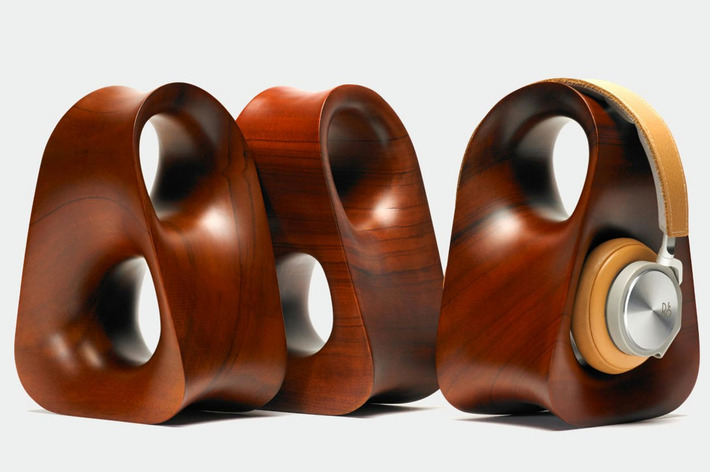 Wooden headphone holder is also a magnificent piece of sculptural art - Yanko Design | Découvrir, se former et faire | Scoop.it