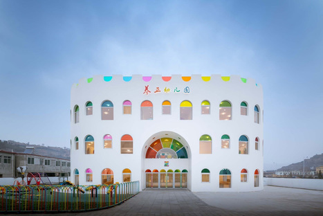 Hundreds of Rainbow Glass Panels Emit a Rotating Kaleidoscope in a Playful Kindergarten | Aires de jeux & Mobilier | Scoop.it