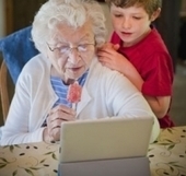 &Eacute;quipez Mamie d&rsquo;une tablette num&eacute;rique, c&rsquo;est bon pour son moral | Famillechr?tienne.fr | UseNum - Senior | Scoop.it