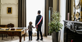 Qui va garder les enfants? de Nicolas Bonneau et Fanny Chériaux, mise en scène de Gaëlle Héraut | Revue de presse théâtre | Scoop.it