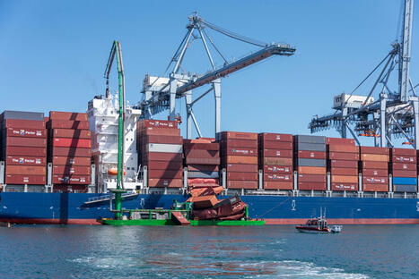 Breaking News: Over 60 containers fall from ship in Long Beach ‣ WorldCargo News / le 10.09.2025 | Pollution accidentelle des eaux (+ d&eacute;chets plastiques) | Scoop.it