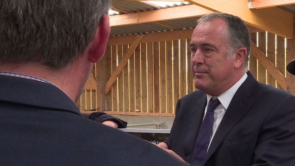 Pour le ministre de l'Agriculture en visite à Yvetot : “interdire l'épandage à 150m des habitations, ça n'a aucun sens” | Une semaine d'actu - Newsletter de veille de l'AURH | Scoop.it