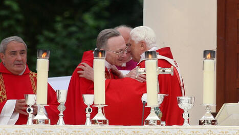 "Pour Jean-Paul II, tout s&rsquo;est fait en trois mois, mais &ccedil;a a d&eacute;clench&eacute; une telle ferveur": Mgr Perrier au c&oelig;ur des derni&egrave;res visites papales &agrave; Lourdes | Accueil | Scoop.it