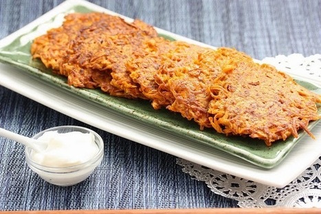 Recette de latkes (repas parve), r&acirc;p&eacute;s de pommes de terre (cuisine juive, Hanouka) | Nouvel an 2024, No&euml;l 2023, R&eacute;veillon, Assomption 2023, Chandeleur 2023, Epiphanie 2024, P&acirc;ques 2024, Mi-Car&ecirc;me 2024, Car&ecirc;me 2024 | Scoop.it