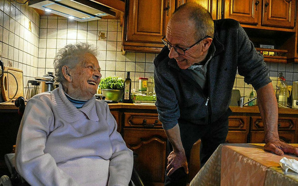 « La vieillesse est venue » : aidant, il quitte sa vie pour venir s’occuper de sa maman en Centre-Bretagne | Aidants | Scoop.it