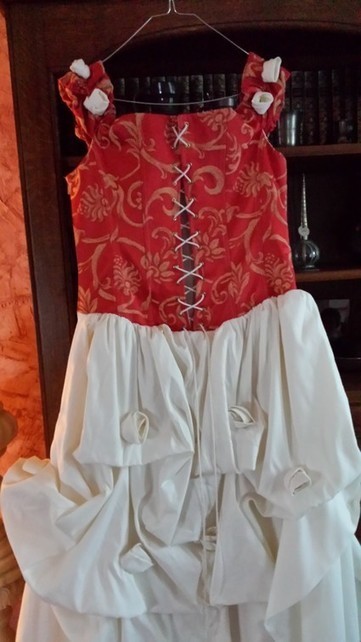 Robe de mairée d'occasion ivoire et rouge taille 44 à Limoges | Robes de mariée d'occasion | Scoop.it