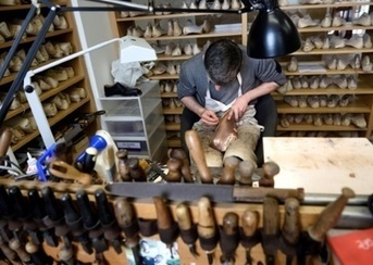 Les souliers Berluti, du cousu-main pour pieds fortunés | Métiers, emplois et formations dans la filière cuir | Scoop.it