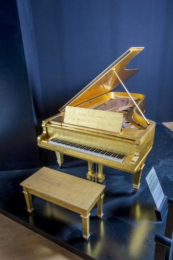 Elvis Presley's gold grand piano, Beatles drum skin up for auction | Reuters | The UHNW Lifestyle Report | Scoop.it