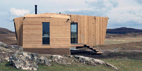 minimal wooden hut perches on a stony outcrop of the UK mainland | Architecture, maisons bois & bioclimatiques | Scoop.it