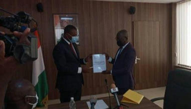 C&ocirc;te d&rsquo;Ivoire: les autorit&eacute;s attribuent 810 nouvelles cartes professionnelles aux gens des m&eacute;dias | DocPresse ESJ Lille | Scoop.it