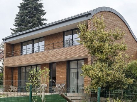 [inspiration] Une maison bois double-face à toiture cintrée et grandes baies vitrées | Build Green, pour un habitat écologique | Scoop.it