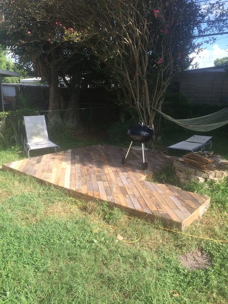Patio Deck Out Of 25 Wooden Pallets | 1001 Pallets ideas ! | Scoop.it
