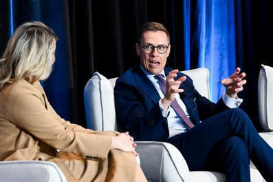 Alexander Stubb h&auml;keltyi Kanadassa ministerin heitosta &ndash; vastasi j&auml;&auml;kiekolla | 1Uutiset - Lukemisen t&auml;hden | Scoop.it