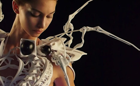 This 3D-Printed Spider Dress Uses Robotic Arms To Defend Your Personal Space | IPAD, un nuevo concepto socio-educativo! | Scoop.it